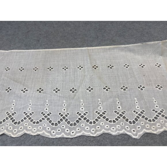 Vintage 6.5" x 2 yards Cream Eyelet Lace Trim Fabric with Scalloped Edge - Picture 5 of 5